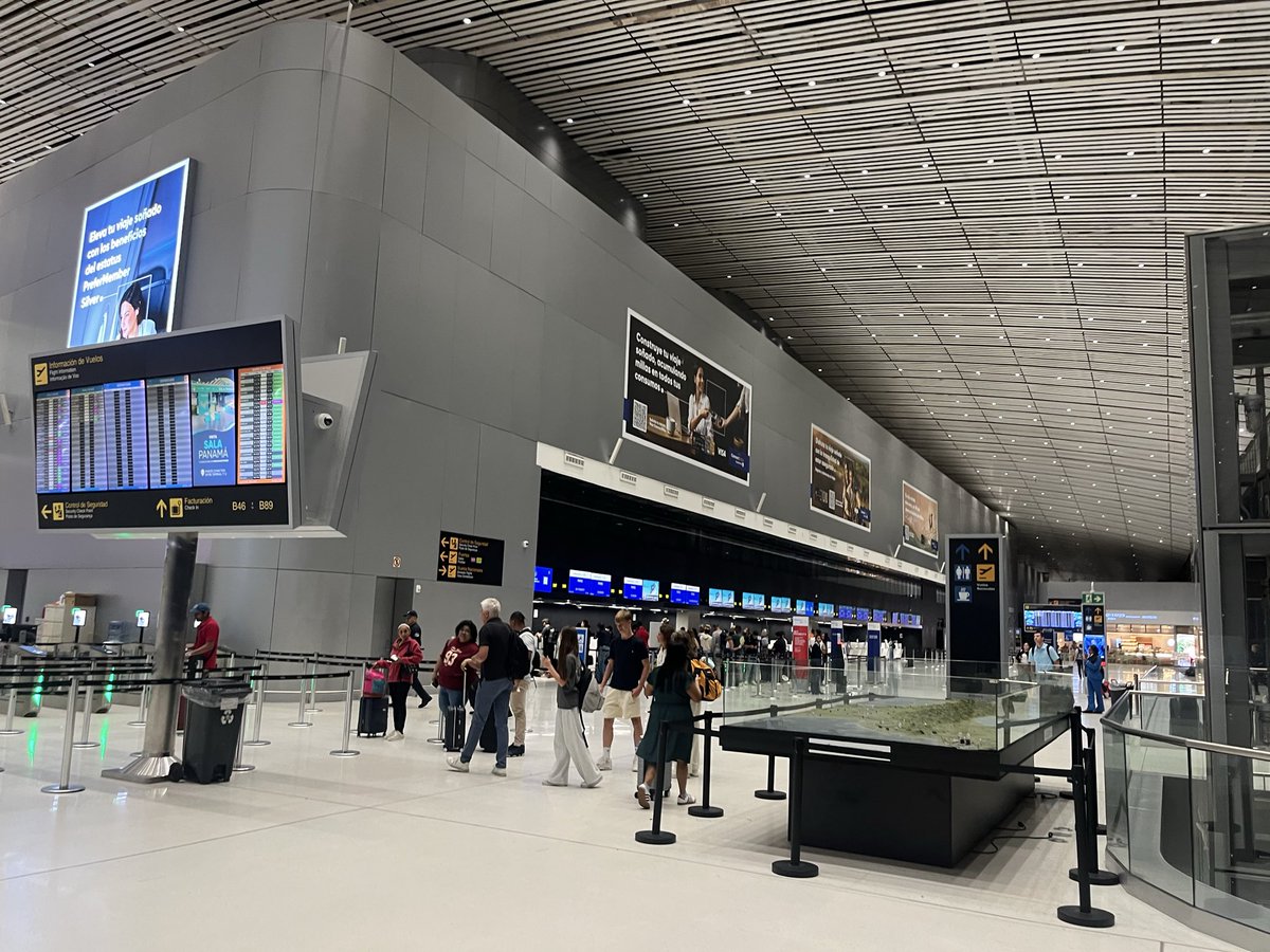 le1e2eo's tweet photo. コパ航空でパナマを離れて次の地へ🇨🇱 https://t.co/wb4N4QzCvq