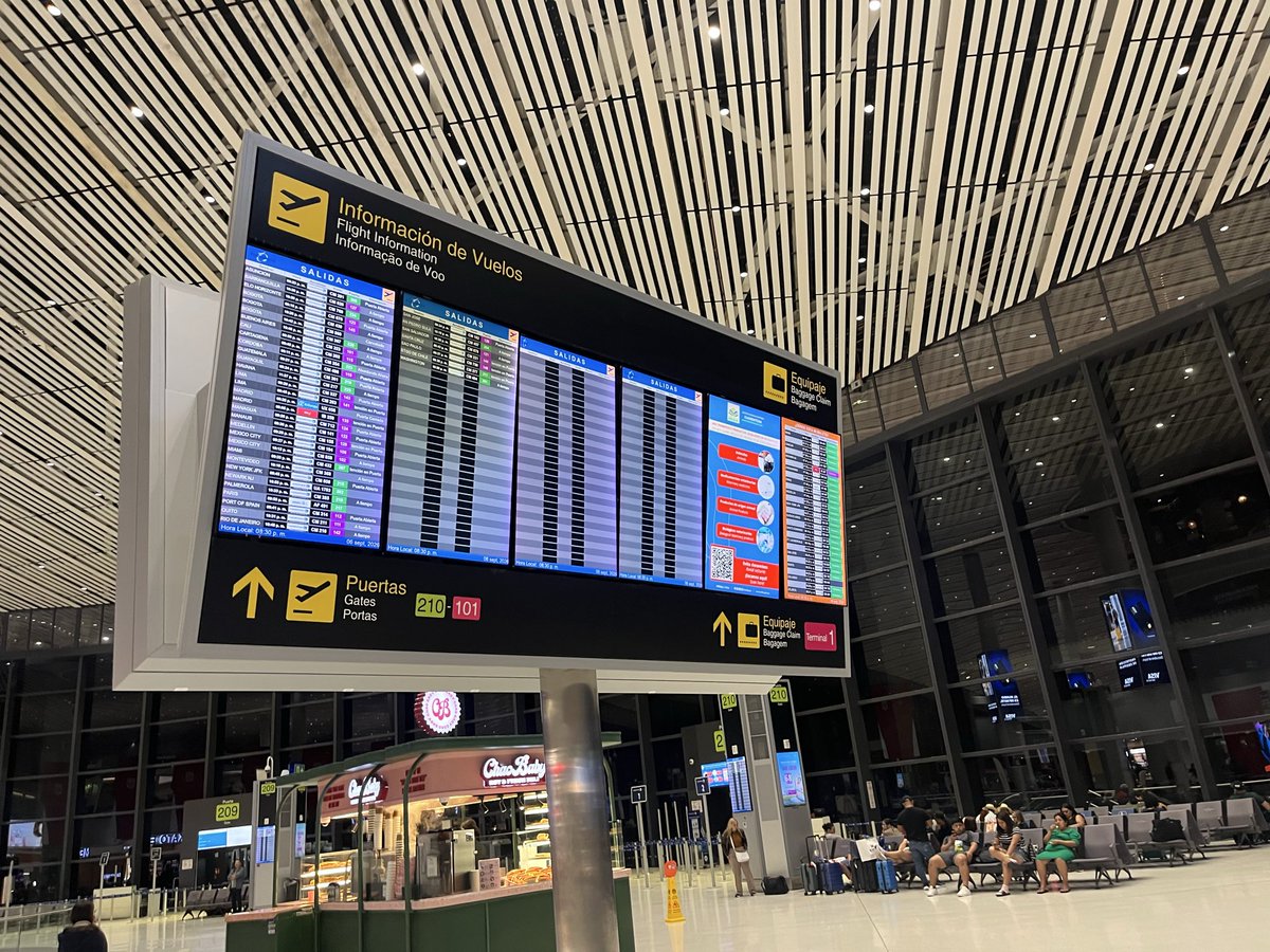 le1e2eo's tweet photo. コパ航空でパナマを離れて次の地へ🇨🇱 https://t.co/wb4N4QzCvq