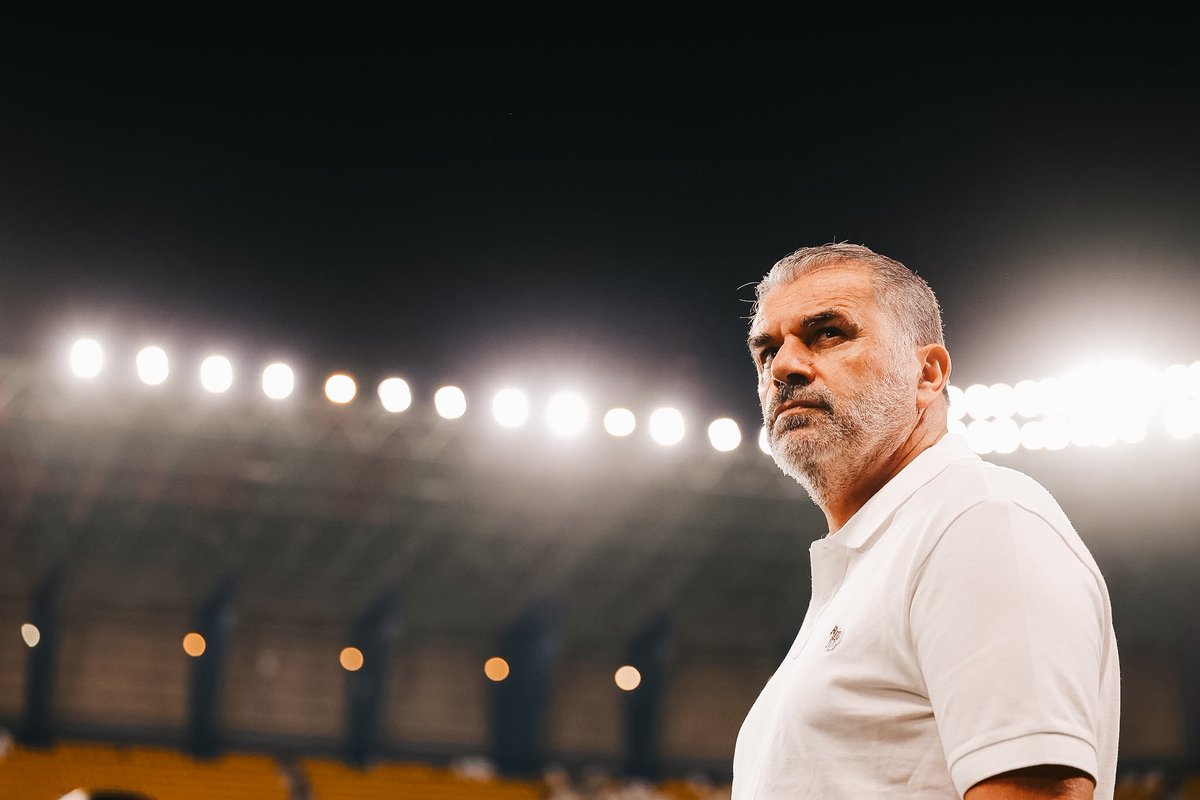 alrhin3's tweet photo. اتمنى من الداهية ذا يشوف وين مركز جواو فليكس 🙇🏻‍♂️🚶🏻

#بث_مباشر 
#البرتغال_النرويج https://t.co/N8qqojdjjC