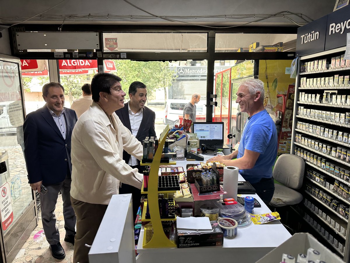 PendikAKGenclik's tweet photo. MKYK Üyemiz @menderesturel’in katılımıyla Türkiye Yüzyılı Buluşmaları İstanbul kapsamında Pendik’te sahadayız! 🇹🇷

Teşkilatımızın tüm kademeleriyle birlikte Pendik’te vatandaşlarımız ve esnaflarımızla bir araya geldi.

Türkiye Yüzyılı için durmadan, yorulmadan sahadayız! 🇹🇷 https://t.co/FKUjIEEfLU