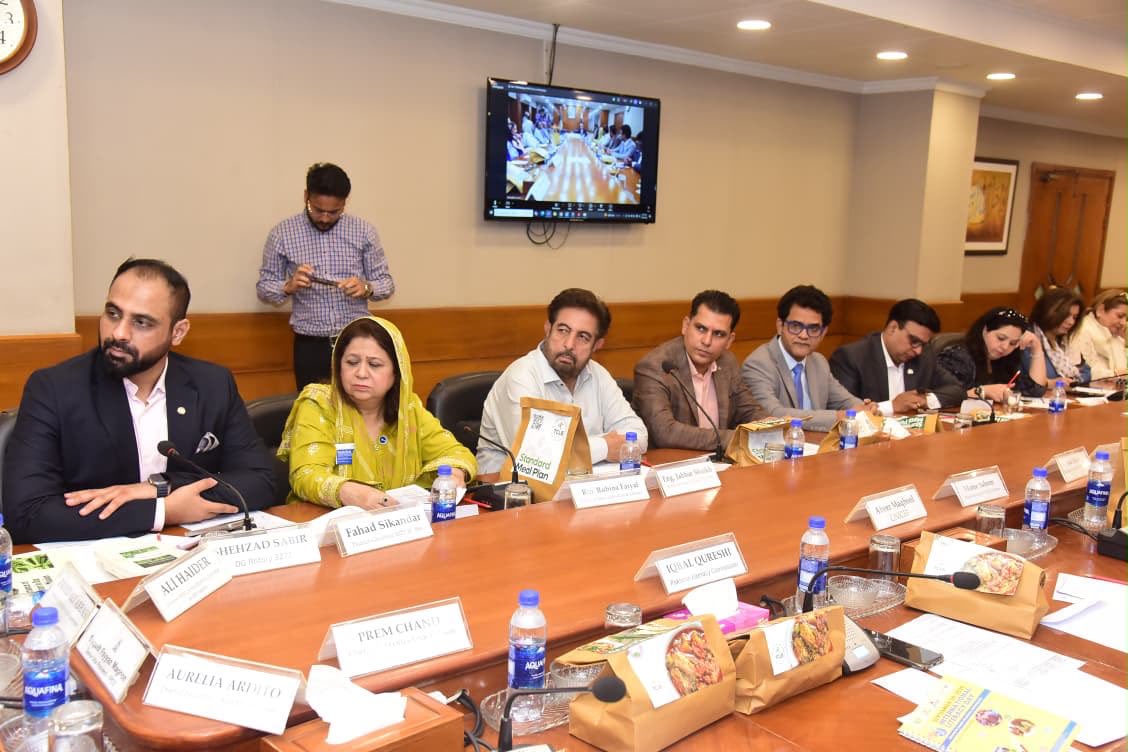 A_R_K_81's tweet photo. As 𝗟𝗲𝗮𝗿𝗻𝗶𝗻𝗴 𝗙𝗮𝗰𝗶𝗹𝗶𝘁𝗮𝘁𝗼𝗿, 𝗥𝗖𝗞 𝗕𝗹𝘂𝗲𝘀, delighted to contribute to the conversation for 𝗘𝗱𝘂𝗰𝗮𝘁𝗶𝗼𝗻 𝗳𝗼𝗿 𝗘𝘃𝗲𝗿𝘆 𝗖𝗵𝗶𝗹𝗱. 

#Rotary #LiteracyMission #APS #ARK #GuftuguWithARK https://t.co/vmm4ZzdYd4