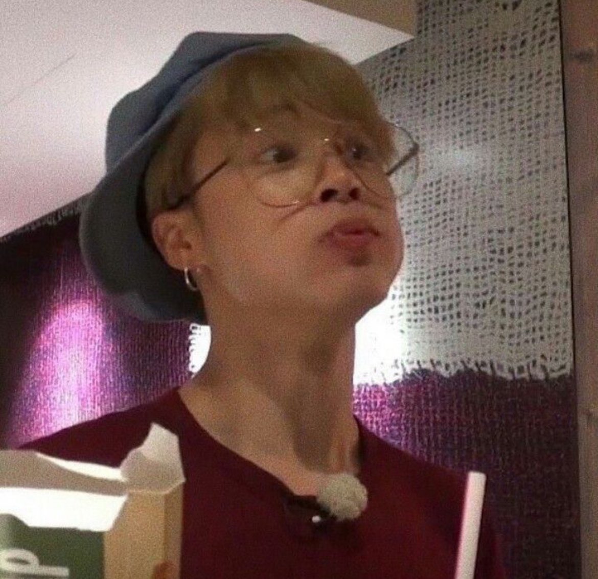 V9noor's tweet photo. vmin malta date 😗 https://t.co/S12w8VbMds