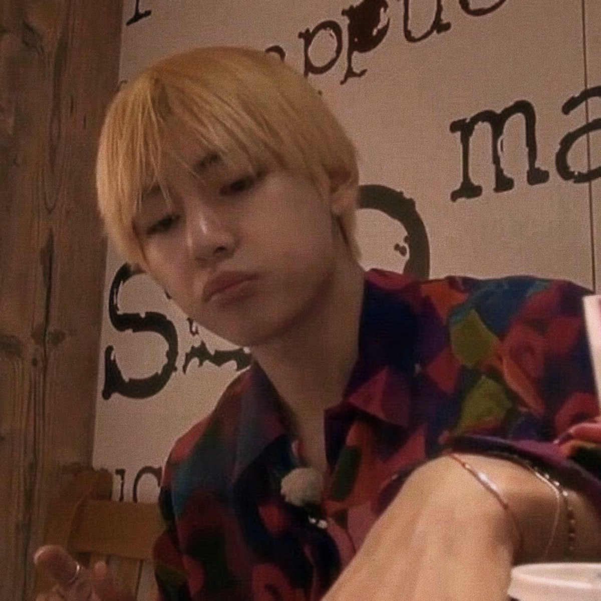 V9noor's tweet photo. vmin malta date 😗 https://t.co/S12w8VbMds