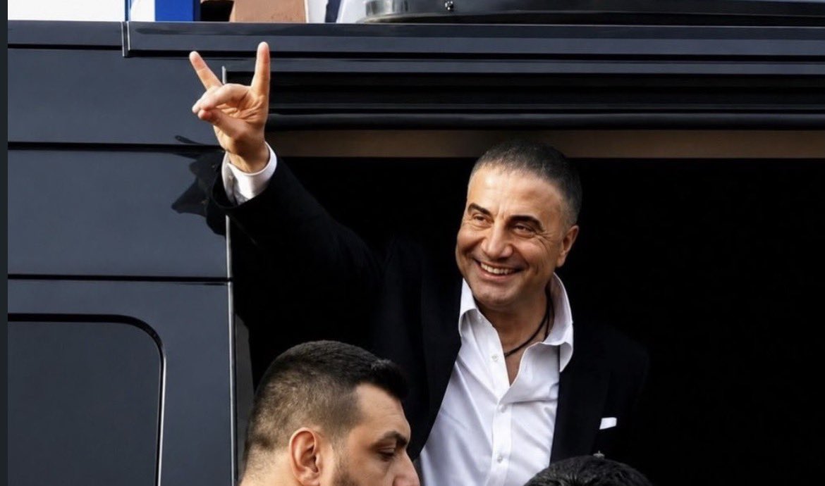 SIVAS_ABISI's tweet photo. KIYMETLİ REİS’İM SAYIN SEDAT PEKER Reisim, size bir kardeşiniz olarak çaresiz kaldığım bir konuda sesimi duyurmak için yazıyorum. Son dönemde yaşadığım sağlık sorunları nedeniyle hastane kontrollerim ve tedavilerim devam ediyor. Hastaneye gidip gelmekte zaten zorlanırken, yaklaşık 1 ay önce geçirdiğim trafik kazası nedeniyle aracım da arızalandı. Aracımın tamir masrafının yaklaşık 150.000 TL olması ve bunu karşılayacak maddi imkânımın bulunmaması beni gerçekten çok zor durumda bıraktı. Bir yandan sağlık sorunlarımla uğraşıyor, diğer yandan hastaneye ulaşım konusunda çaresiz kalıyorum. Banka borcum bulunuyor. Maddi sıkıntılarım her geçen gün daha da ağırlaşıyor ve artık tek başıma bunun altından kalkmakta çok zorlanıyorum. Reisim, sizden bir büyüğüm ve kardeşiniz olarak ricam; imkânınız varsa bana bu zor günlerimde destek olmanızdır. İnanın bunu yazmak benim için hiç kolay değil. İnsan bazen çaresiz kalınca, son çare olarak bir büyüğünün kapısını çalmak zorunda kalıyor. Sizden gelecek en küçük bir destek dahi benim için çok kıymetli olacak. Özellikle hastaneye gidip gelebilmem ve bu zor dönemi atlatabilmem için yardımınıza ihtiyacım var. Allah sizden razı olsun Reisim. Sesimi duyarsanız, bu kardeşinizin hayatında çok önemli bir iyilik yapmış olacaksınız. 🇹🇷  Saygı ve dualarımla…  @sedat_peker @hizirreis999 @yvzayd @pekermedya @omerbey_tr