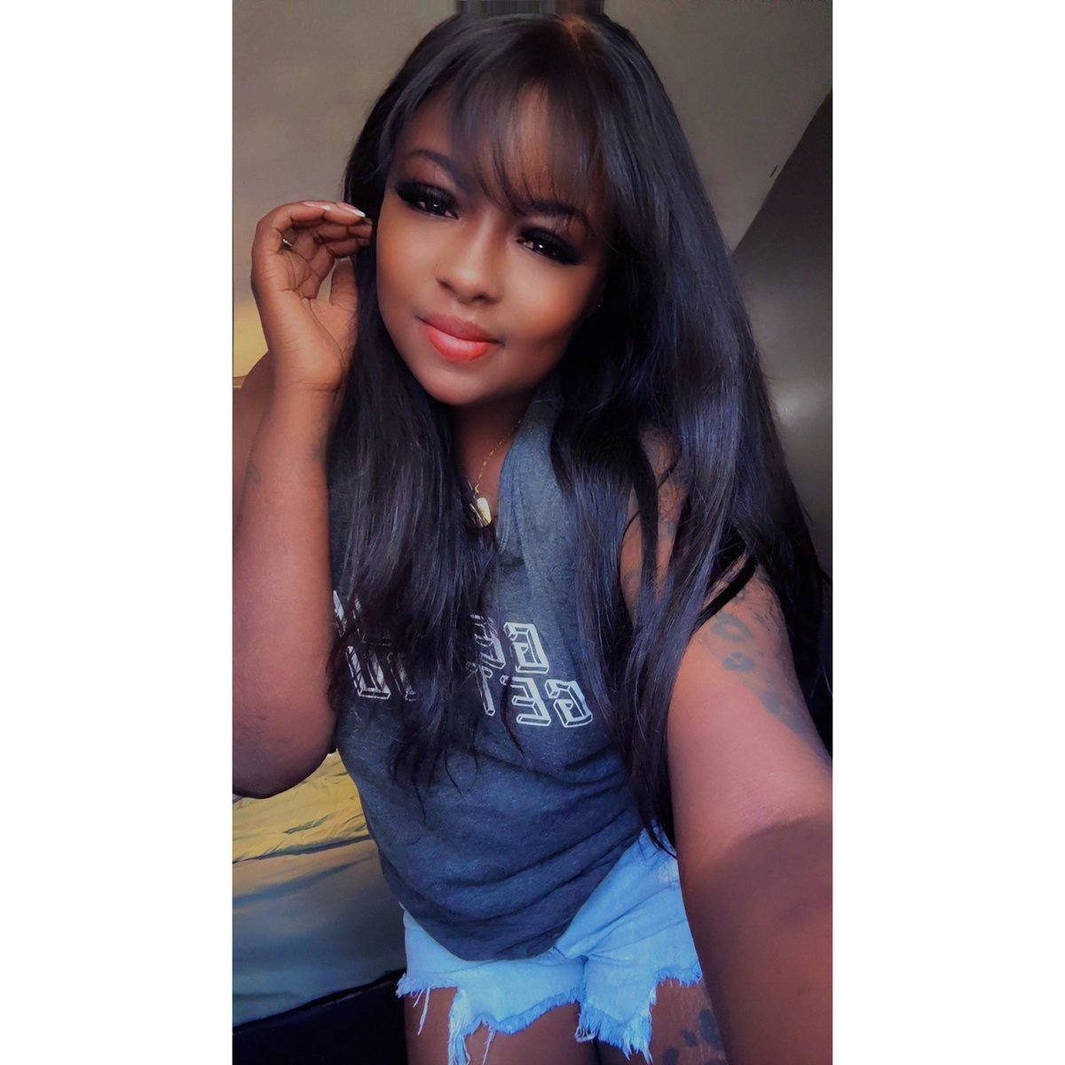bigJamie__'s tweet photo. still bang’n today🦋🖤 #wispybangs #classylook #hair101 #thebayang https://t.co/PrW1pmz0Ge