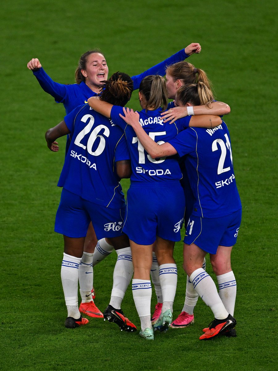 ChelseaFCW's tweet photo. WHAT A WIN! 👏👏👏 https://t.co/4XZ4NyudUt