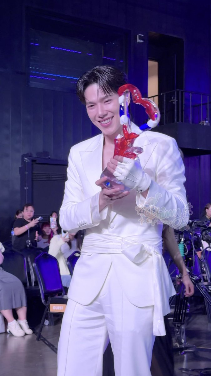 NPhimmy's tweet photo. มีความสุขมากใช่ไหมครับ
ไดโน่วก็มีความสุขมากเหมือนกัน
ข้างหบังต้าห์อู๋จะมีไดโน่วคอยดันเสมอ
เพราะรอยยิ้มและความสุขของต้าห์อู๋ คือสิ่งที่พวกเราต้องการมากที่สุด

#DAOUxTHCSO_DDAY
#DAOU #ต้าห์อู๋ 
#ThailandsChosenOne https://t.co/zUpb7BrpdV