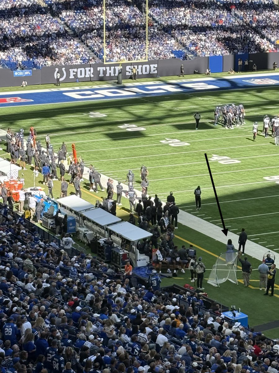 waynealan_indy's tweet photo. Carlie finally staying away from the coaches during the game on the sidelines… after the past two weeks where she hovered over the Coaches and the fans finally spoke out on social media about it… today she’s staying out of the way. @Colts https://t.co/9xd6kUrhst