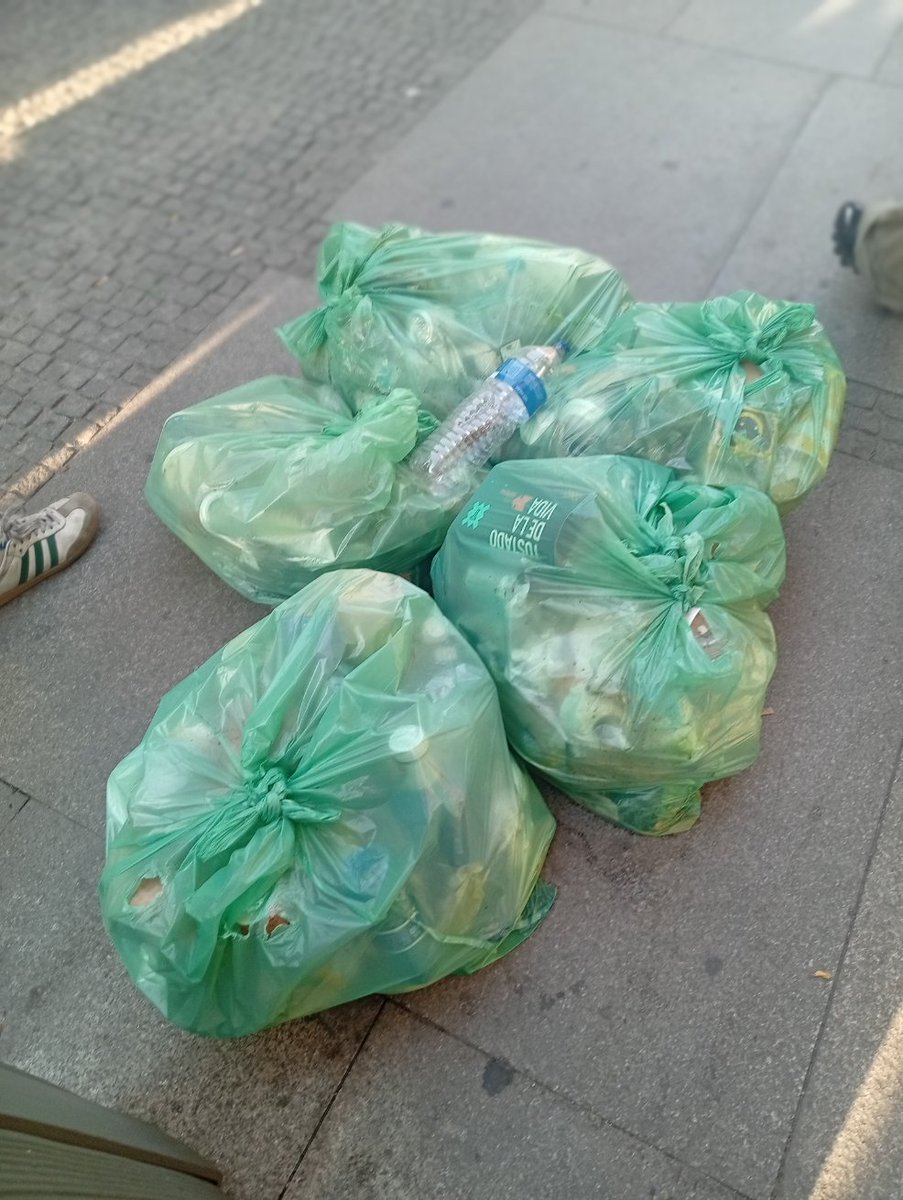 narzisa75's tweet photo. ni un ápice de rubor para asegurar que no vas a hacer nada por los alquileres, tampoco por la limpieza. https://t.co/kIH6Y7ivP3