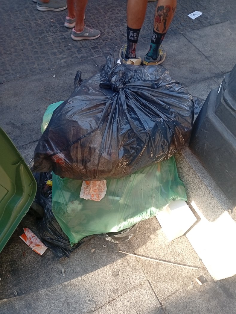 narzisa75's tweet photo. ni un ápice de rubor para asegurar que no vas a hacer nada por los alquileres, tampoco por la limpieza. https://t.co/kIH6Y7ivP3