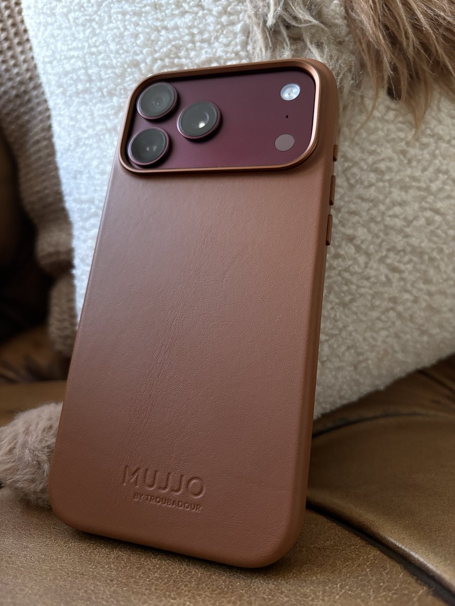 FaisalOnTech's tweet photo. iPhone 18 Pro Max بعد أسبوع 👀

🔋 البطارية فوق الممتازة

🌡️ الحرارة شبه مختفية

📸 الكاميرا فرق ملحوظ خصوصًا بالفوكس

⚡️ سرعة الشحن فارقة

✅ ما واجهت أي تعليق أو حتى مشكلة Face ID المتداولة

⚖️ السلبية الوحيدة:
الوزن؛ صار 249غ بدل 233غ (+16غ)، والفرق محسوس ومزعج لي.🙁 https://t.co/Eetf9UYCkx