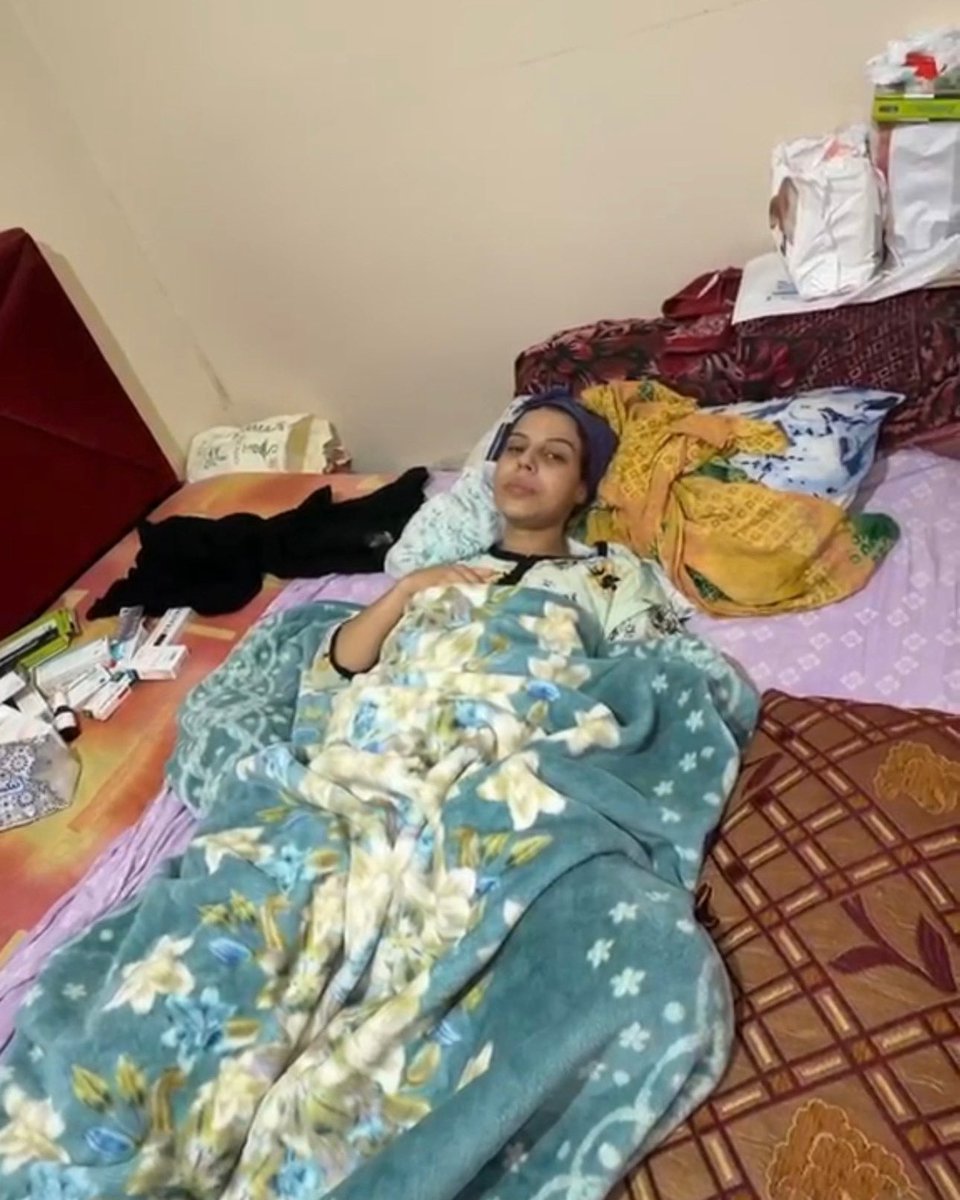 TFT_Morocco's tweet photo. URGENT🚨 

Une femme de 30 ans, qui habite à Agadir, se bat contre un cancer de l’utérus à un stade très avancé. L’AMO (Assurance Maladie Obligatoire) a refusé de prendre en charge ses soins. Sa famille n’a malheureusement pas les moyens de financer ses soins. 💔😪

Faute de moyens, elle n’avait jamais pu passer de scanner et ignorait sa maladie. Ce n’est que cet été, grâce à un MRE qui a financé son examen, qu’elle a découvert son cancer. Elle a aujourd’hui besoin de soins en urgence. 

Ses parents, en pleurs et impuissants face à l’urgence de son état, lancent un appel au Roi Mohammed VI, aux Marocains, aux musulmans et au monde entier pour les aider à financer les soins qui pourraient sauver leur fille. 

Mobilisons-nous tous pour sauver notre sœur. 

Si vous souhaitez lui apporter votre aide, de quelque manière que ce soit, n’hésitez pas à contacter directement les personnes qui s’occupent d’elle au numéro suivant : +33 6 33 61 49 72. 

Un simple partage peut changer une vie. Mobilisons-nous pour elle. Partager partout s’il vous plaît, ne négligez pas la force d’un RT 🙏🏽❤️