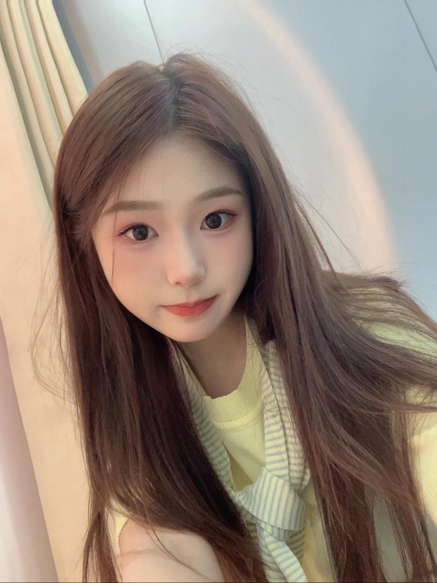 IdaRodaleohb's tweet photo. 是谁要锐评我高中生16岁的福🦋

粉粉嫩嫩的~~我直接发啦！

看完不许乱传！！ https://t.co/tOVfuctE3s