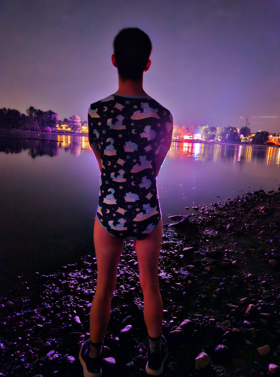 criinklepants's tweet photo. woahhh look at all those pretty lights!! 🥺✨ https://t.co/QSnU8yacbx