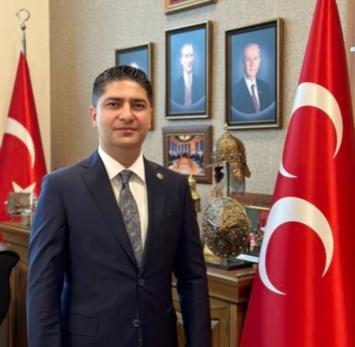 ulkucuhareketr's tweet photo. SON DAKİKA | MHP Genel Başkan Yardımcısı İsmail Özdemir, Sedat Peker'in yakında Türkiye'ye geleceğini açıkladı.

"Sayın Genel Başkanımızın her defasında “Ülküdaşımızdır” dediği, değerli bir dava ve gönül adamıdır. Allah izin verirse yakında kendisi ve ailesi de vatanımıza kavuşacaktır."