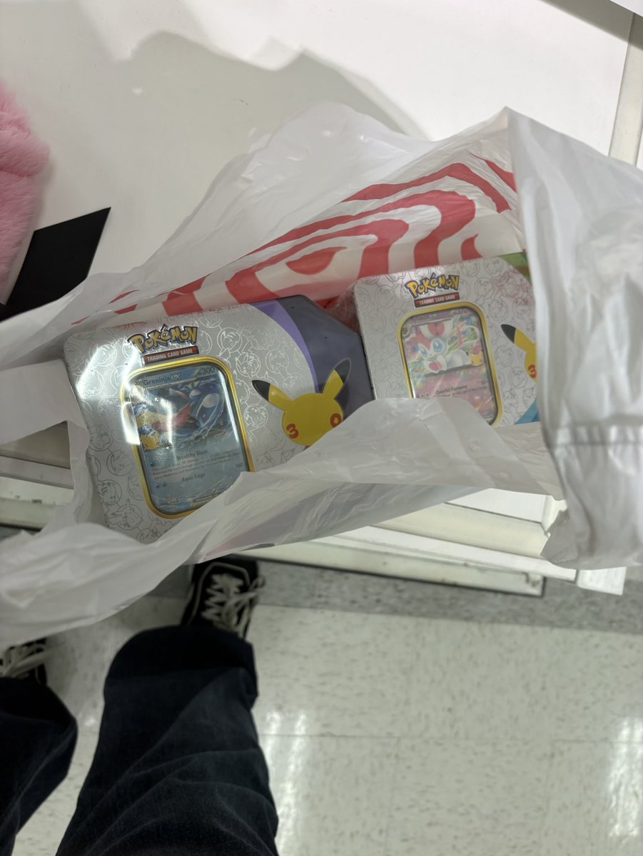 fabosworldalt's tweet photo. ripping HARD tonight @PokemonTCG https://t.co/ZmyEFTv4PR