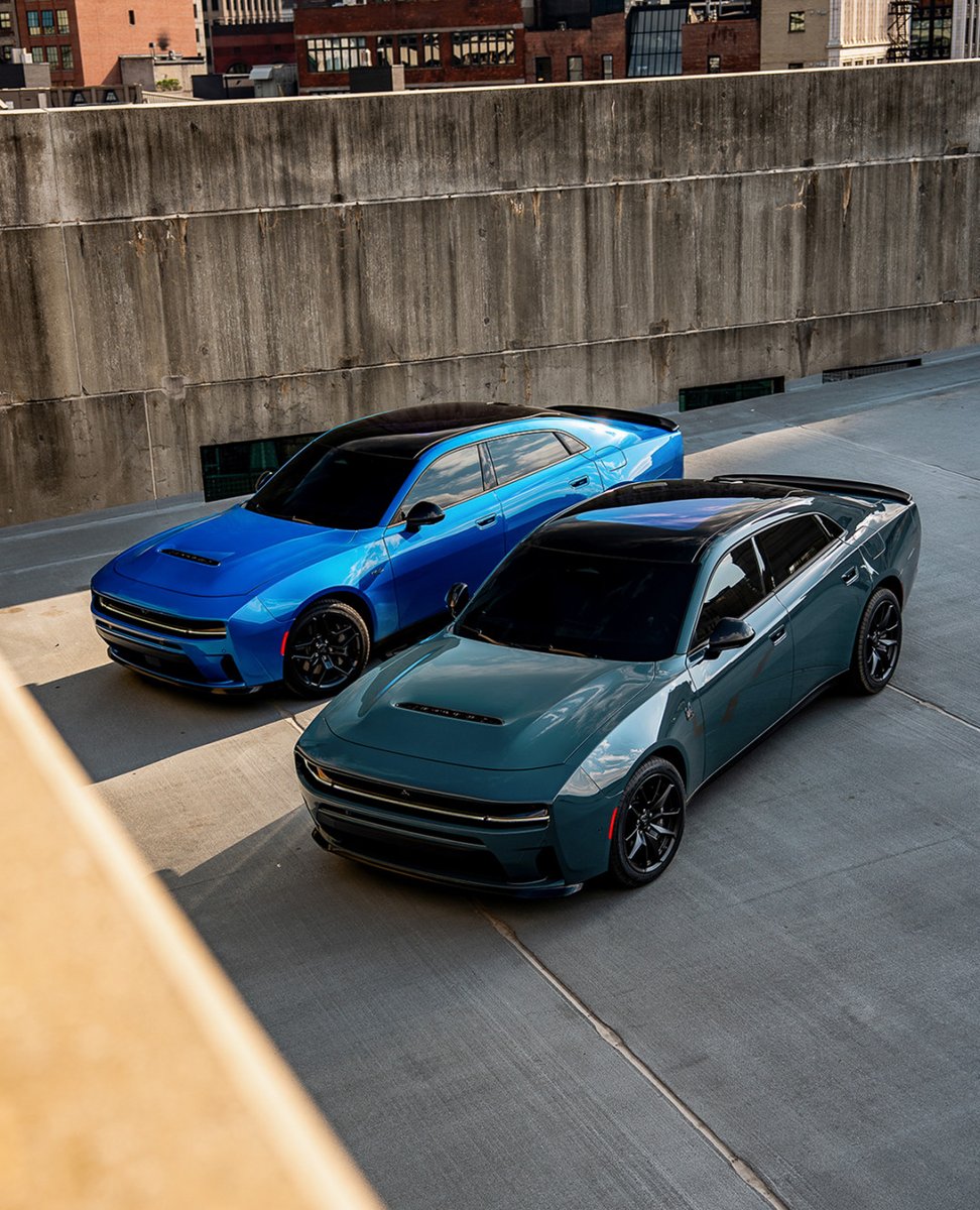 Emma_Wine212's tweet photo. Two Chargers one choice 💙🩶

Blue or gray which one are you taking home 👀 https://t.co/8aIbnY1Bpw