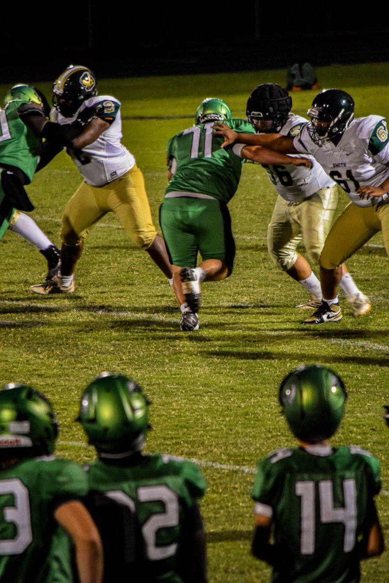 KW_Trenches78's tweet photo. From the trenches to leadership.
Every snap as #71 #78 for Southwest has been about getting better—fundamentals, film, and consistency. Learning, developing, and earning the trust of coaches and teammates. https://t.co/C0c2dOPV0N
