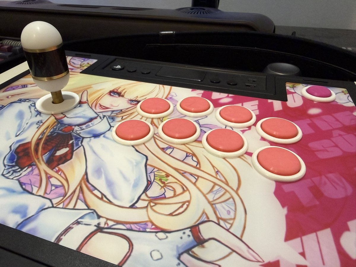 ShinDestinyZero's tweet photo. I think I’ve probably went overboard with the amount of changes I’ve made to my Hori Alpha as time goes by. 😅
Big thanks to @llKeys_ for the artwork.
Planning to do more character themed sticks in the future.
#hori #horialpha #sanjuks #ASI #obicapsule https://t.co/oL10AlXaC3