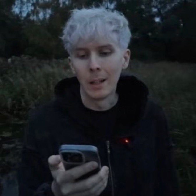 flowrsdnp's tweet photo. what if he comes back https://t.co/tgK4k72e18