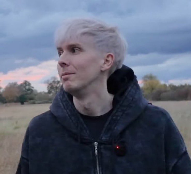 flowrsdnp's tweet photo. what if he comes back https://t.co/tgK4k72e18