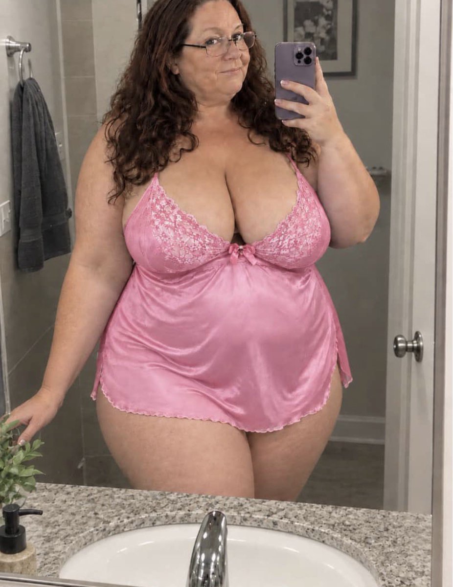 Elisal37c's tweet photo. Would you let me ride or suck you? 🤭 https://t.co/qT3dBZ73Sh