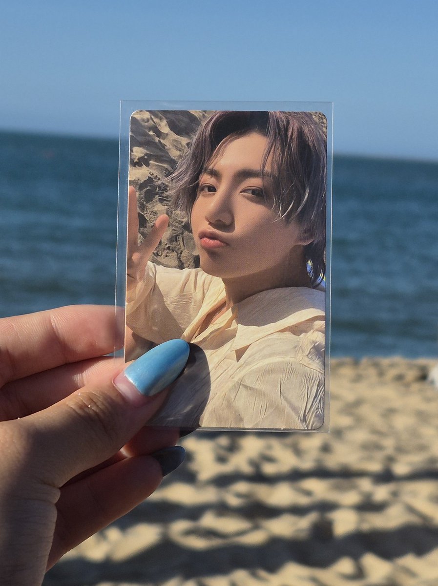 kooeevee's tweet photo. praia 🩵🌞🌊 https://t.co/iPUYpmncak