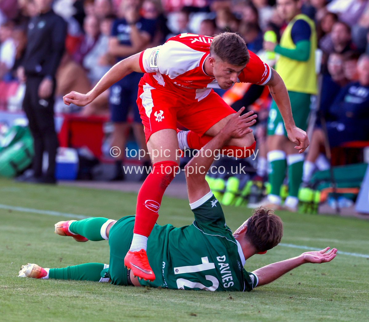 toppiccouk's tweet photo. (2/2) @khfcofficial 0 v 1 @YTFC in the @NL_Enterprise on 26/9/26 #freelance #sports #photographer all images copyright #getintouch for use, prints, event booking - https://t.co/MwcVxlM1sP https://t.co/Hbu7PyYbUq