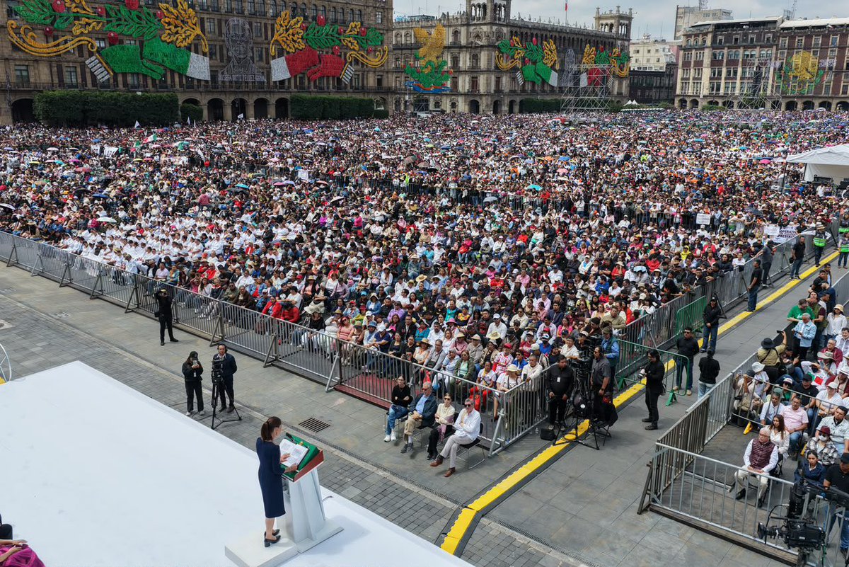 ivan_escalante's tweet photo. Un gran honor y alegría ser parte del gobierno que encabeza nuestra Presidenta @Claudiashein. 
Este ejercicio de transparencia y rendición de cuentas son los pilares para seguir consolidando el segundo piso de la transformación. 

#ClaudiaDaResultados 
 #HonestidadYResultados 👊🏽🇲🇽