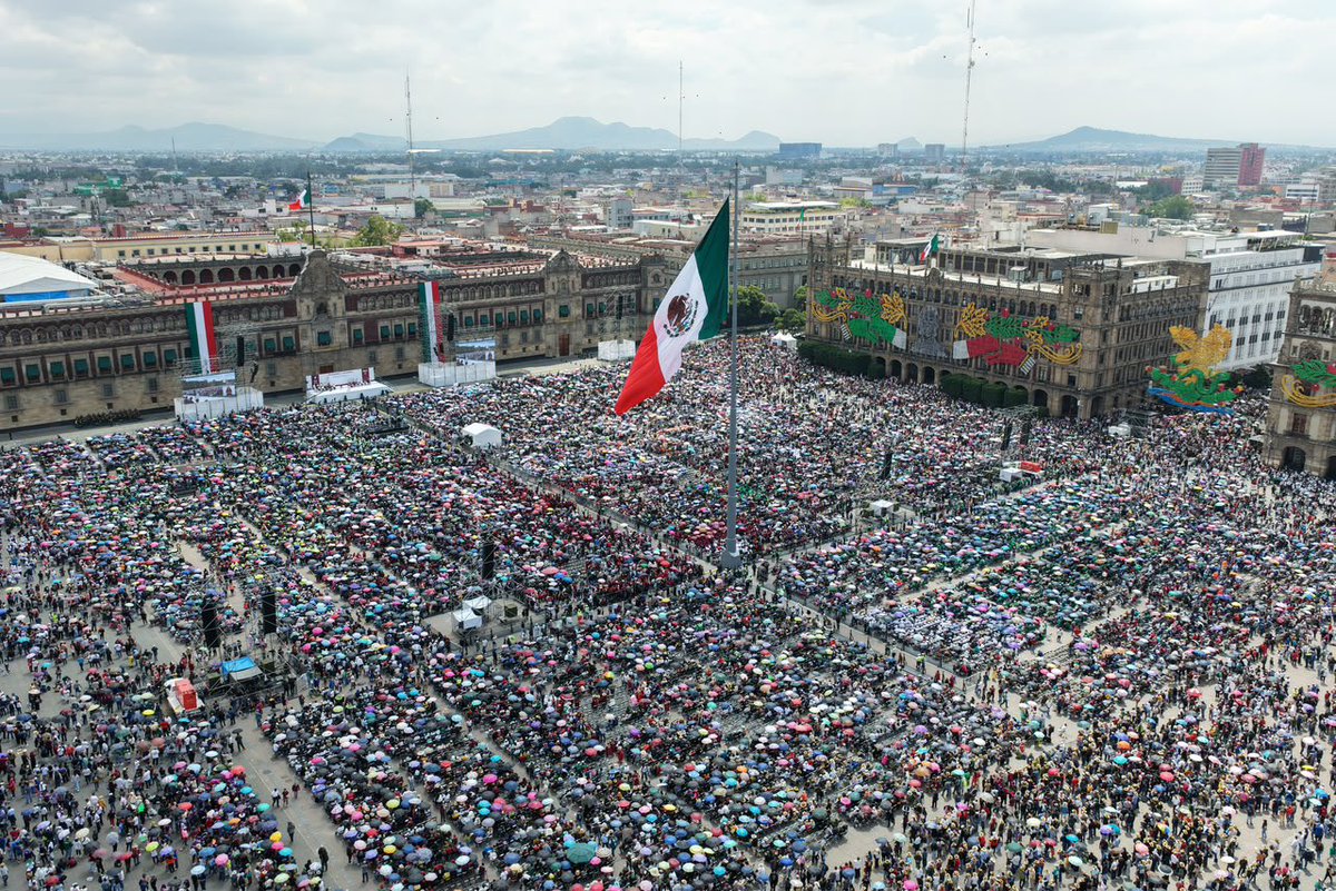 ivan_escalante's tweet photo. Un gran honor y alegría ser parte del gobierno que encabeza nuestra Presidenta @Claudiashein. 
Este ejercicio de transparencia y rendición de cuentas son los pilares para seguir consolidando el segundo piso de la transformación. 

#ClaudiaDaResultados 
 #HonestidadYResultados 👊🏽🇲🇽
