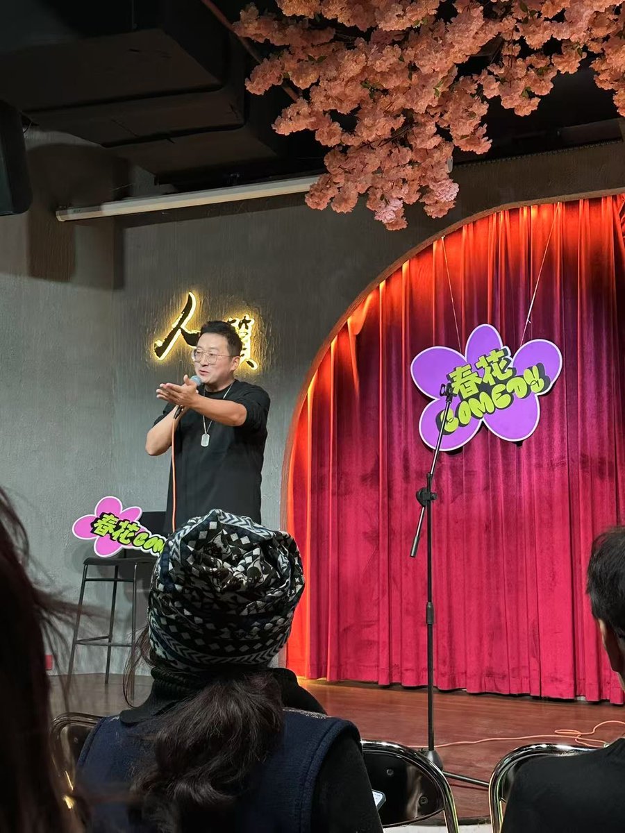 BernardoOdvlx3's tweet photo. Just wrapped my stand-up set and the front row’s guy laughed so hard he spilled his iced coffee on his date’s lap—legendary chaos at 8pm. ， https://t.co/uAkG06PEbZ