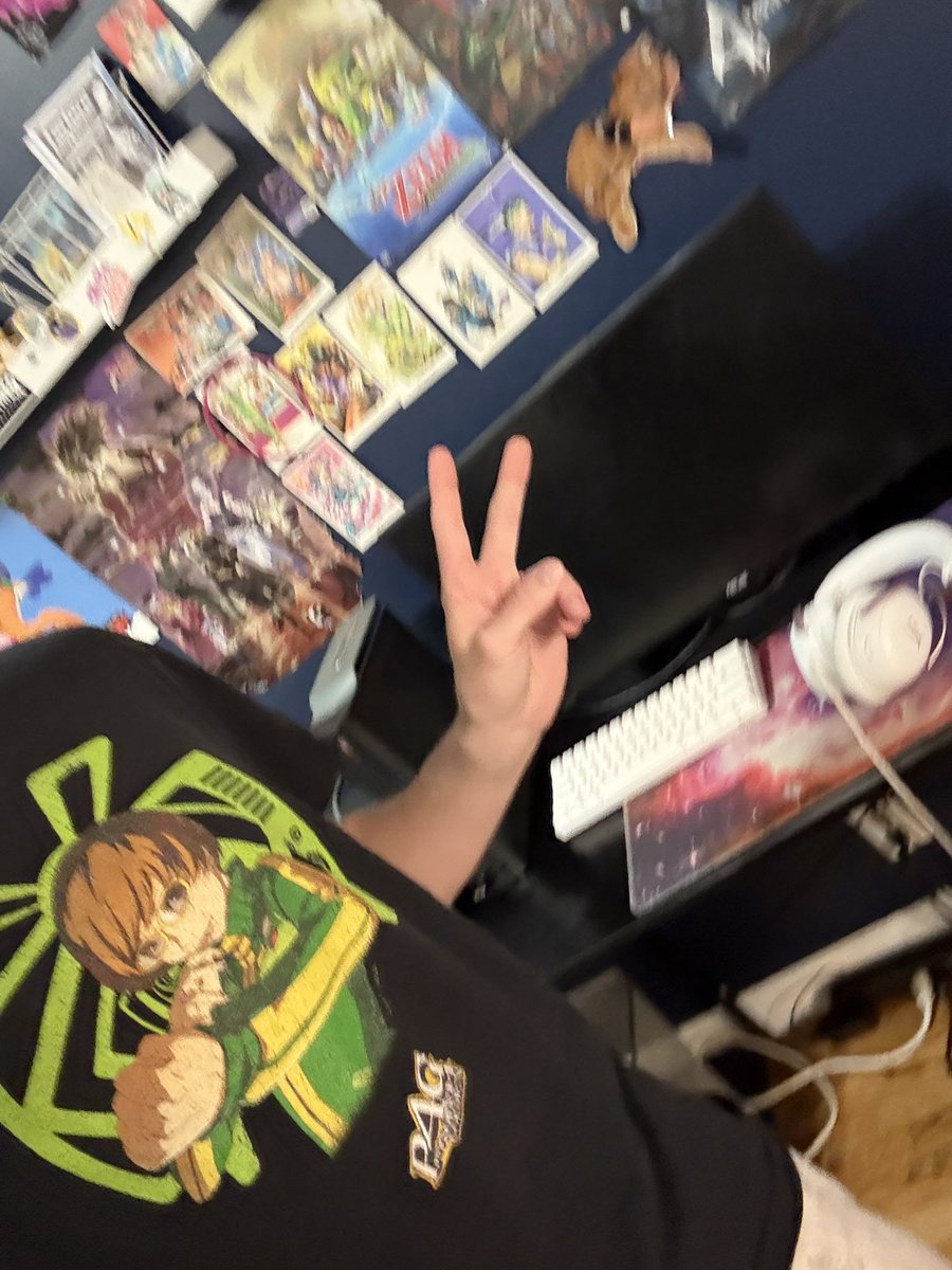 autumnnbee's tweet photo. Chie shirt yayayayayayya https://t.co/ST2KQIL6T1
