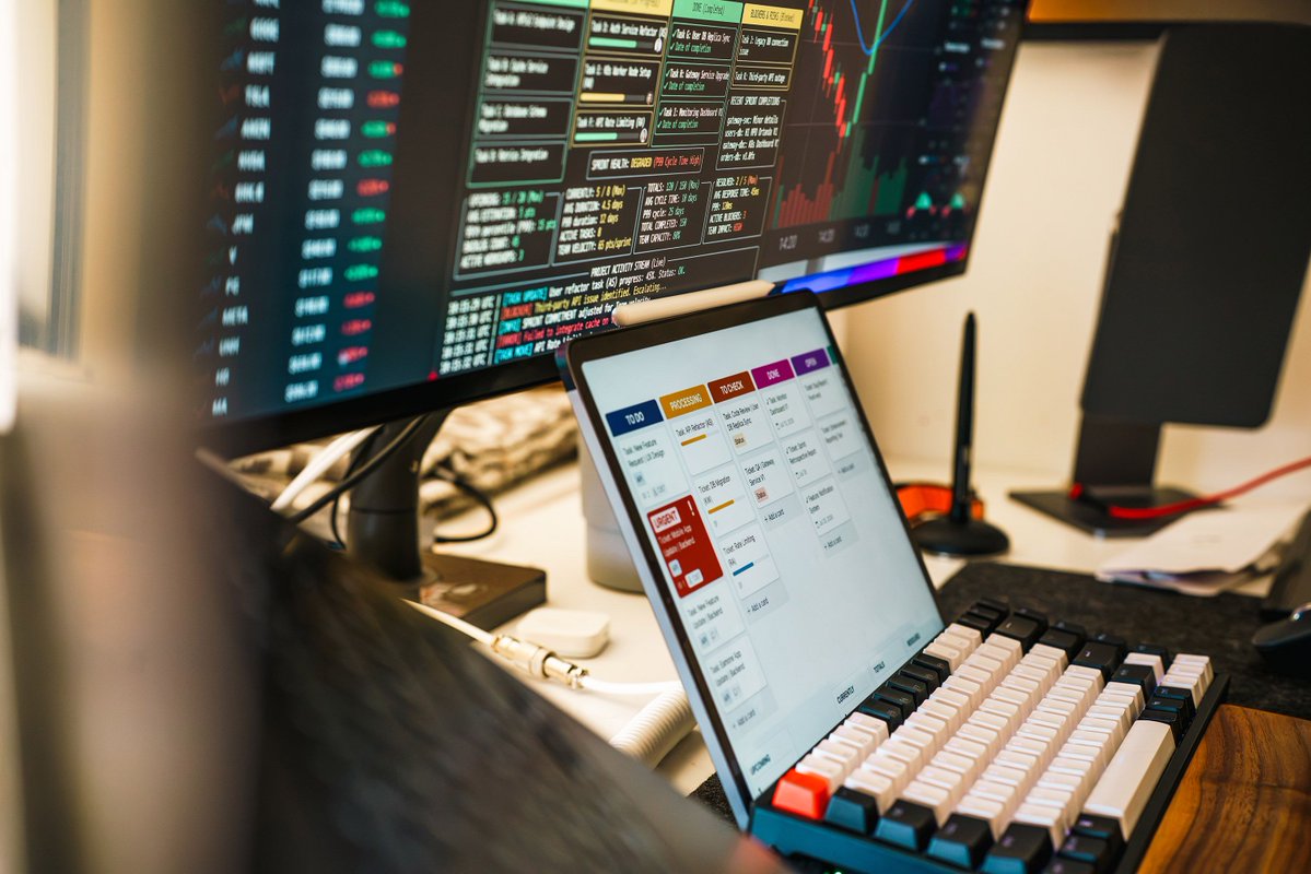 Daniel_Kaden07's tweet photo. 10 trading lessons I learned the hard way: 

Leveraged ETFs decay 

Use limits on thin stocks 

One theme ≠ diversification 

FOMO? Start small 

Scale in and out 

Trim into euphoria 

Buy into fear 

Respect fast selloffs 

Control emotions 

Manage the portfolio as a system https://t.co/9PEahvzLg8