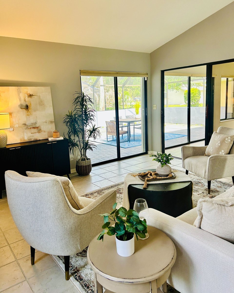 ariawilliamsved's tweet photo. Ever walked into an empty room and wondered, “Will my furniture fit? ” You’re not alone—over 80% of buyers struggle to visualize scale. Flourish Staging uses luxury furniture to define functional spaces, eliminate guesswork, and help buyers fall in https://t.co/KKXZlsBhUe