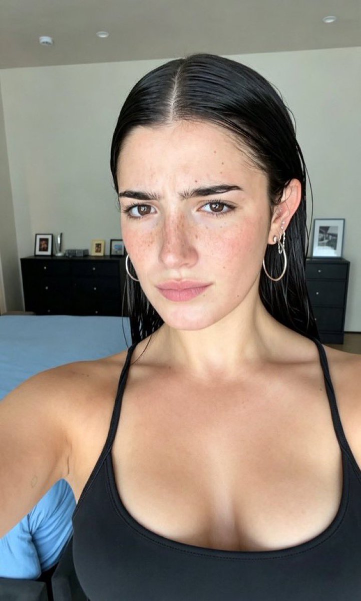 userrrr21121's tweet photo. Hmu charlisexuals 🤤 love her so much need to get more addicted to Mommy Char Char with others 😩💜💜 #charlisexual #normalizecharli #charlidamelio https://t.co/5qBTYwUTBZ