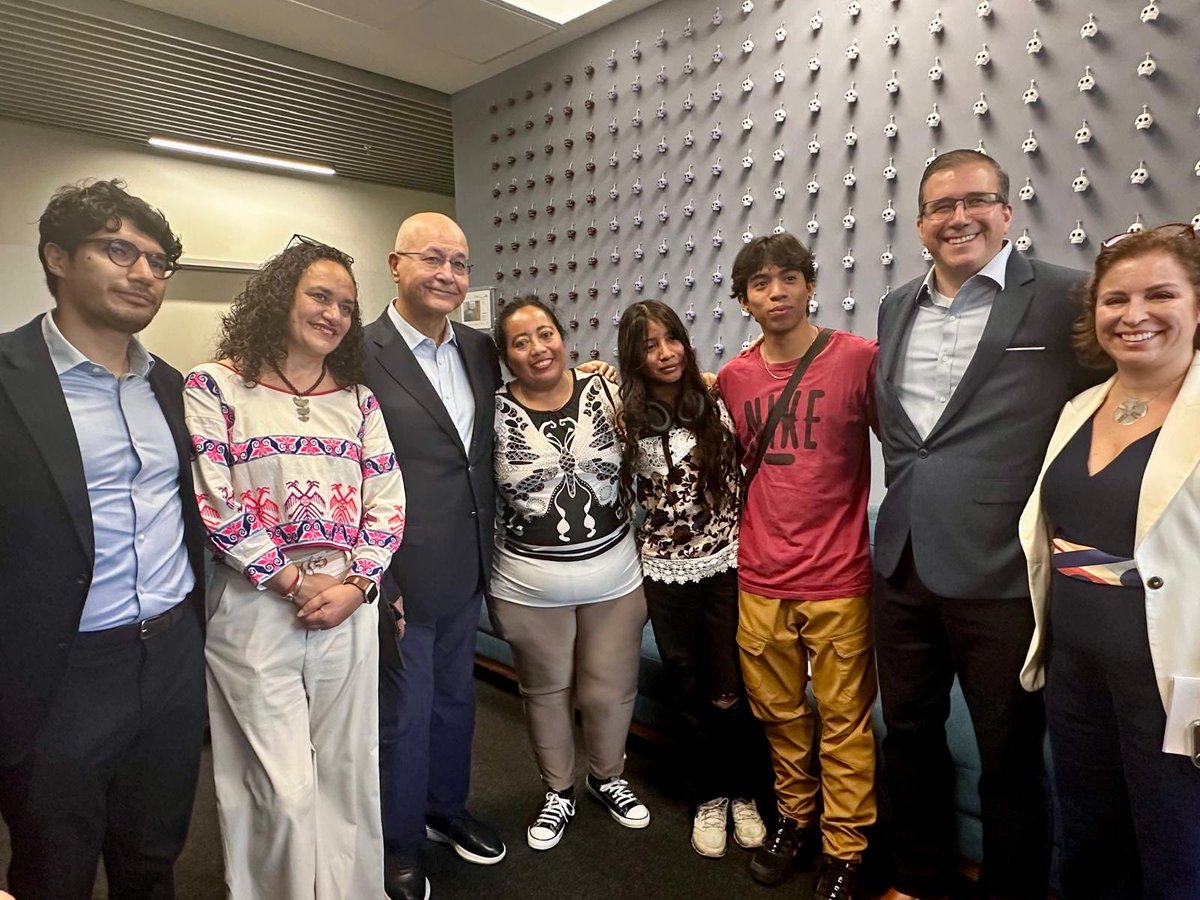 BarhamSalih's tweet photo. At AUMOVIO in Aguascalientes, Mexico, I saw the future of mobility taking shape, one innovation at a time.
But the most powerful thing I saw wasn’t a machine. It was human potential.
Refugees bring talent, skills and resilience to Mexico. Refugees are good for Mexico. They’re not waiting for the future. They’re helping build it.
Proud to see that firsthand. 🇲🇽