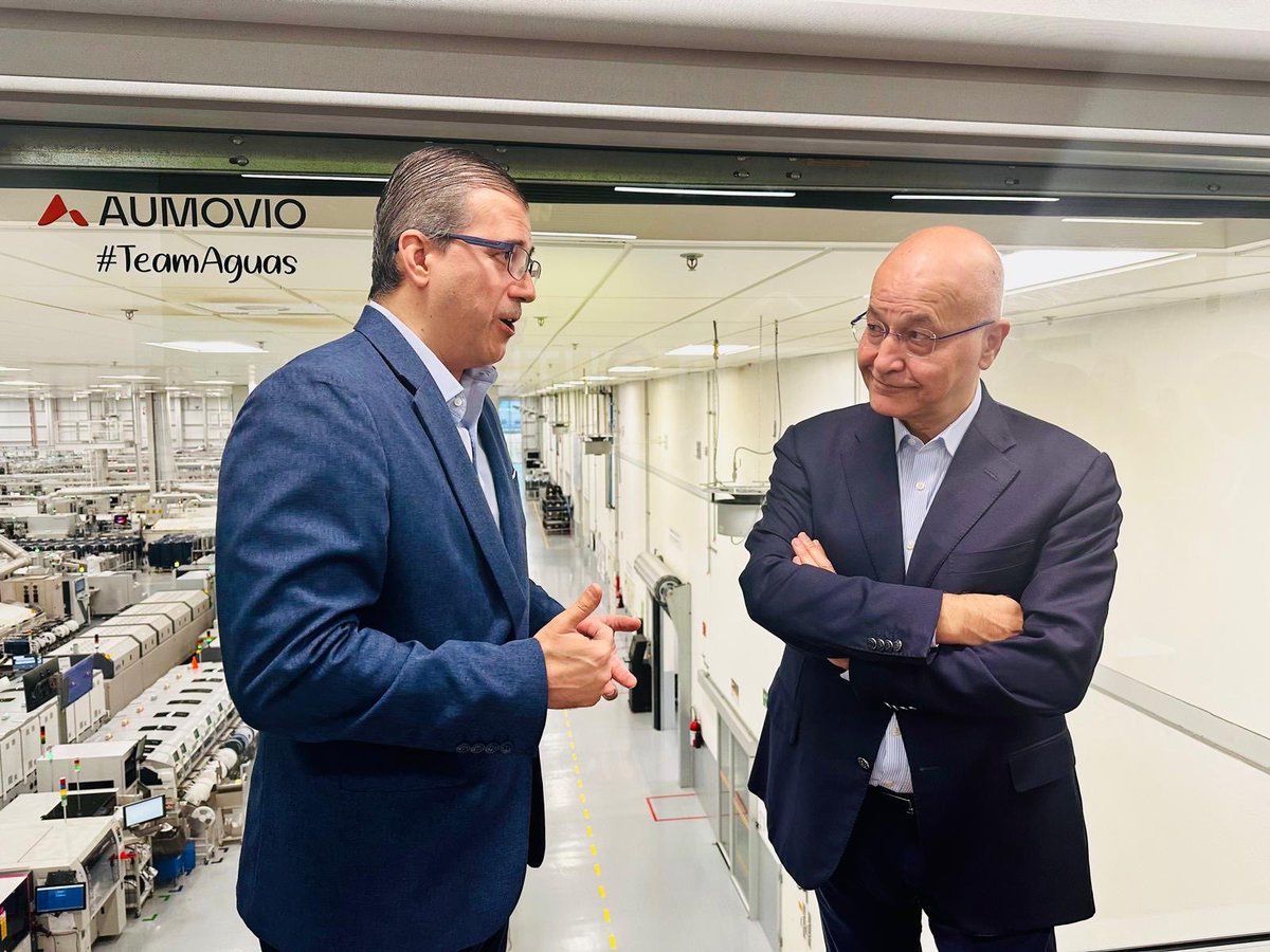 BarhamSalih's tweet photo. At AUMOVIO in Aguascalientes, Mexico, I saw the future of mobility taking shape, one innovation at a time.
But the most powerful thing I saw wasn’t a machine. It was human potential.
Refugees bring talent, skills and resilience to Mexico. Refugees are good for Mexico. They’re not waiting for the future. They’re helping build it.
Proud to see that firsthand. 🇲🇽