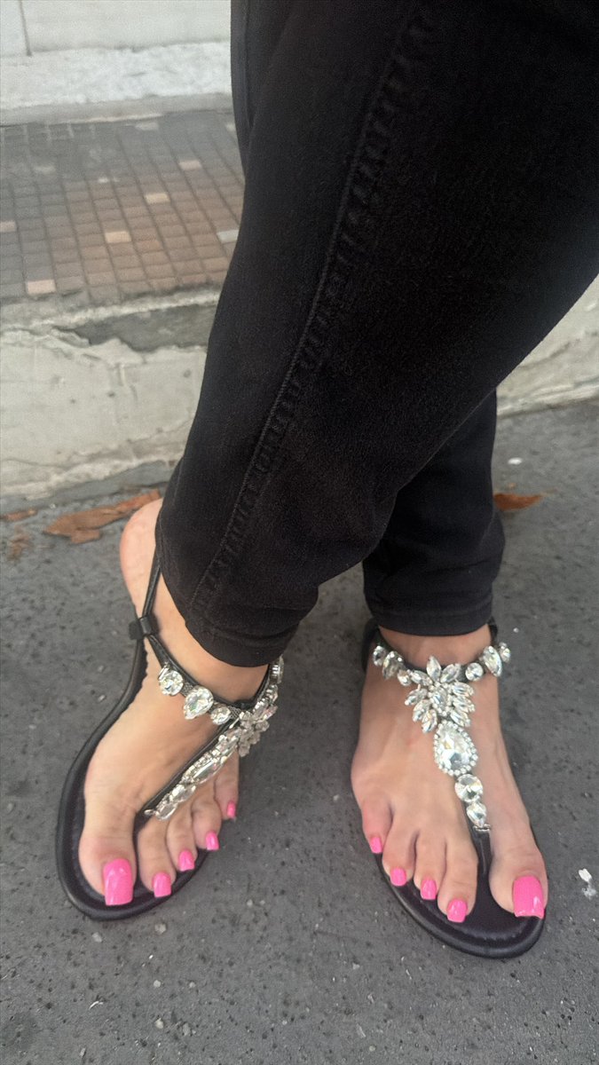 Mysplendidfeet's tweet photo. So much love for those pink toes in Paris but time gone so quick and it’s time to go back home https://t.co/dEYaiwN6Xd