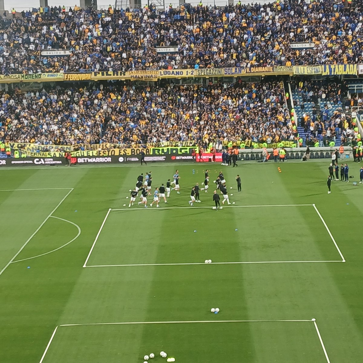 WalterVerst's tweet photo. Ya estamos junto a @mavegol al #AIRE en @DSportsRadio 103.1 FM para llevarte el duelo por #CopaArgentina entre #Racing - #Boca.

Con los relatos de @yojulifernandez comentarios de @pablolamedica y los aportes de @Hachita @faafiperez 
Árbitro: Andrés Gariano
VAR: Lucas Novelli https://t.co/fzLHOYjLUi
