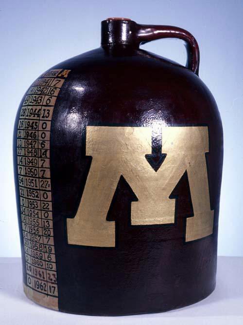MikeWierzbicki's tweet photo. Saturday 10/3: 66 degrees. Beautiful fall day in #Minneapolis! Plus…

〽️ One of the best rivalry trophies in college football

📺 @BNKonFOX visits @UMNews for the first time ever

🔴🟡 #StripeTheBank - limited tickets remain

🏈 Game info: https://t.co/U8lT0XdLrL

#SkiUMah #RTB https://t.co/Q8OdUMUJYM
