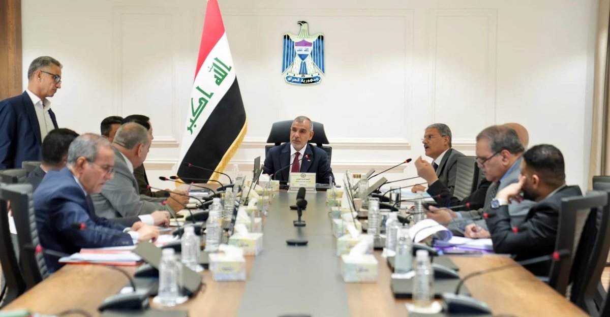 rafdyeenone's tweet photo. صادق المجلس الوزاري للاقتصاد في #العراق على مسودة مشروع قانون الموازنة الاتحادية لعام 2027 وتمت إحالتها رسمياً إلى مجلس الوزراء.
تتضمن الموازنة الجديدة نصاً رسمياً أقره وزير المالية فالح ساري بـ تثبيت العاملين بصفة عقود على الملاك الدائم للدولة. https://t.co/TF4iVLHeXB