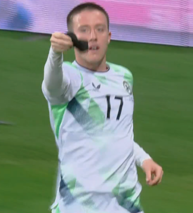 RabonaCentral's tweet photo. Jack Moylan, scoring against Israel and showing the black armband in support of #Gaza. #IREISR https://t.co/VKwMVfpiW8