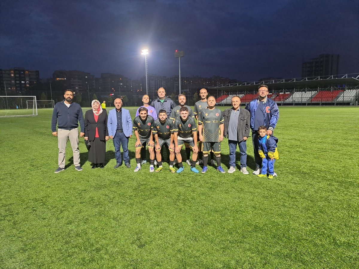 aketimesgut06's tweet photo. 📍 Meva Şehir Stadı 

Ankara İl Başkanlığımızca düzenlenen futbol turnuvasında Etimesgut Teşkilatımız ile Evren ve Şereflikoçhisar teşkilatlarımızın ortak takımı karşı karşıya geldi.

Dostluk kazandı, kardeşliğimiz pekişti.

Emeği geçen İl Başkanlığımıza ve tüm teşkilat mensuplarımıza teşekkür ederiz.
#AKPartiEtimesgut 
#FutbolTurnuvası