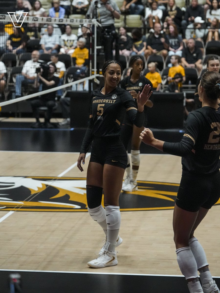 VandyVolleyball's tweet photo. Set one shots
#SetTheStandard | #AnchorDown https://t.co/XZ65AlTGAZ