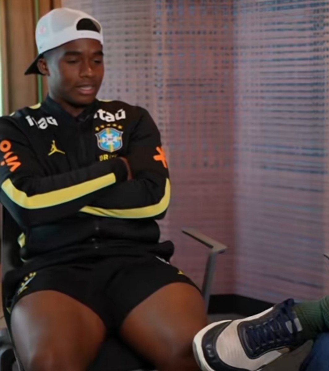 endrickzonee's tweet photo. Endrick disse na entrevista da GE globo também que Jude Bellingham gosta bastante do futebol brasileiro, e que até assiste alguns campeonatos dos times brasileiros, e já tem um como favorito.

QUAL SERÁ QUE É ESSE TIME, HEIN? KKKKKKKKKKKKKKKKKKKKK https://t.co/UjqKDqZYpc