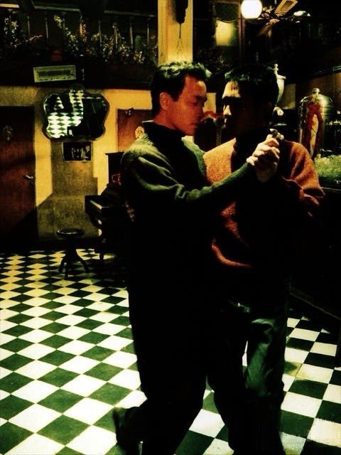 soundofsunspot's tweet photo. tony leung and leslie cheung on the set of happy together (1997) https://t.co/x33wz5smgO
