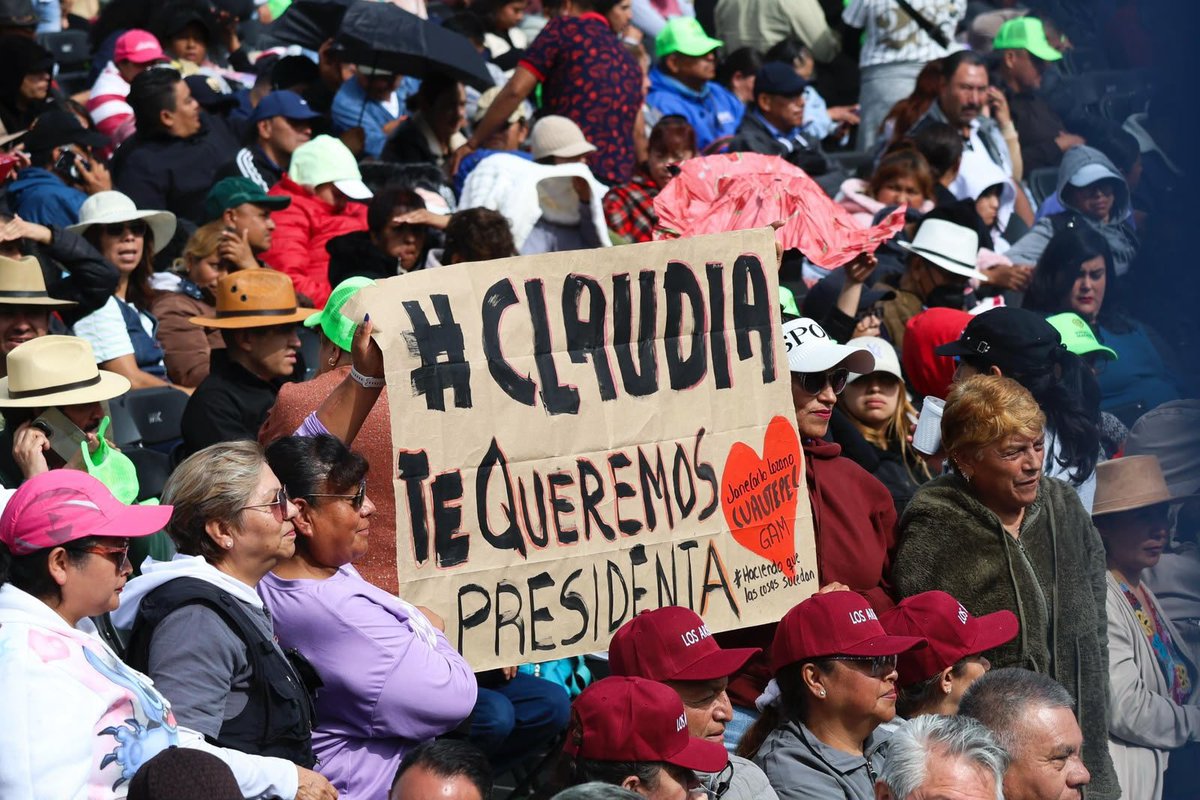 salomonj's tweet photo. Hoy nuestra Presidenta @Claudiashein concluye en el Zócalo de la CDMX su Gira de Rendición de Cuentas por las 32 entidades del país, como parte de su 2º Informe de Gobierno. 

Desde Oaxaca, cuna de la transformación, le agradecemos todo su cariño, compromiso y entrega por el bienestar de nuestros pueblos.

¡GOBIERNO Y PUEBLO UNIDOS, JAMÁS SEREMOS VENCIDOS!

¡QUE VIVA MÉXICO! 🇲🇽

#HonestidadYResultados ✅