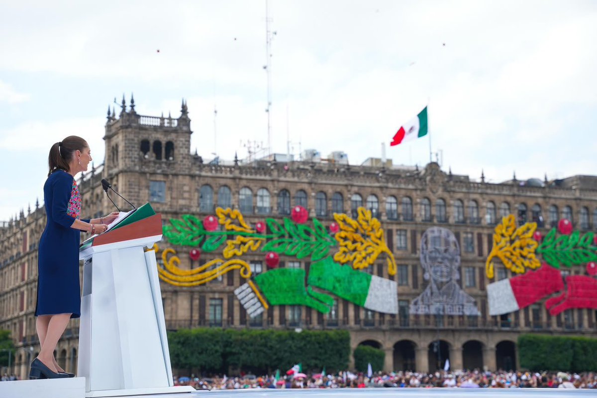 salomonj's tweet photo. Hoy nuestra Presidenta @Claudiashein concluye en el Zócalo de la CDMX su Gira de Rendición de Cuentas por las 32 entidades del país, como parte de su 2º Informe de Gobierno. 

Desde Oaxaca, cuna de la transformación, le agradecemos todo su cariño, compromiso y entrega por el bienestar de nuestros pueblos.

¡GOBIERNO Y PUEBLO UNIDOS, JAMÁS SEREMOS VENCIDOS!

¡QUE VIVA MÉXICO! 🇲🇽

#HonestidadYResultados ✅