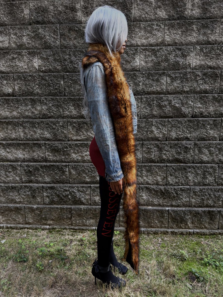 wearmypain's tweet photo. styling by SEVEN https://t.co/H3kPfHZtUB