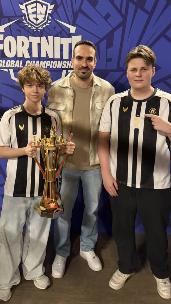 BenjiOfficiel_'s tweet photo. 🏆 FNCS CHAMPIONS 2026 🏆 https://t.co/1JvtwdSECt